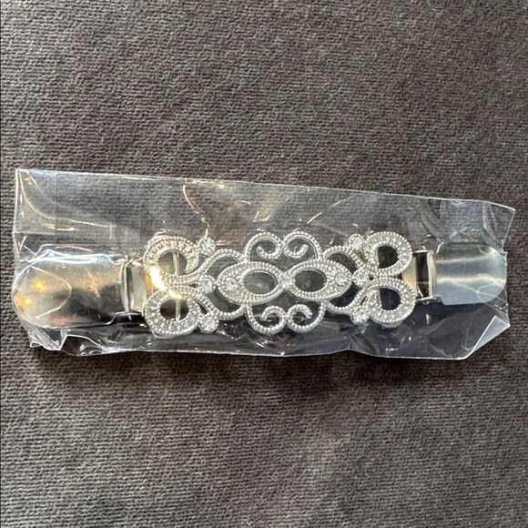 Women’s Silver Sweater Clips 6 Piece Set in Clear Storage Container NEW - Picture 6 of 14